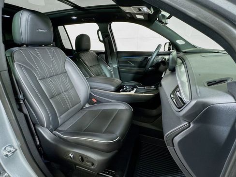 Certified 2025 Buick Enclave Avenir w/ Super Cruise Package AWD/4WD image 29