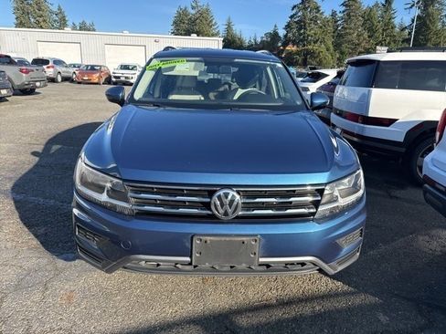 Used 2020 Volkswagen Tiguan S image 2