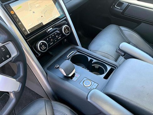 Used 2024 Land Rover Discovery S AWD/4WD image 18