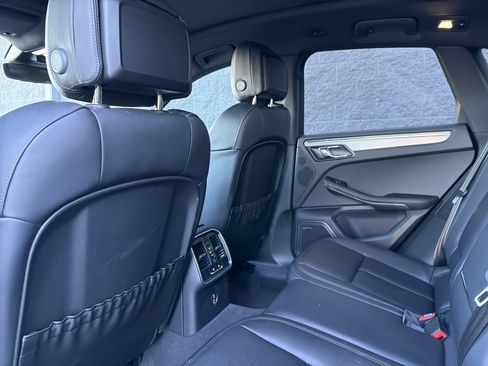 Certified 2025 Porsche Macan image 34
