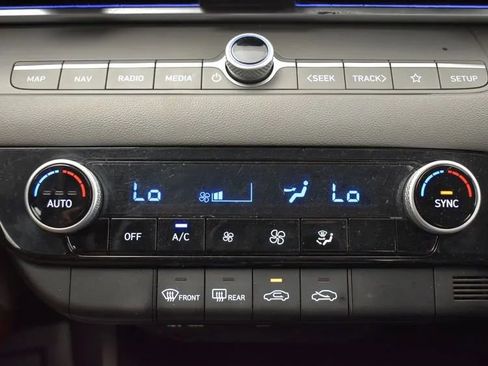 Used 2024 Hyundai Elantra SEL image 32