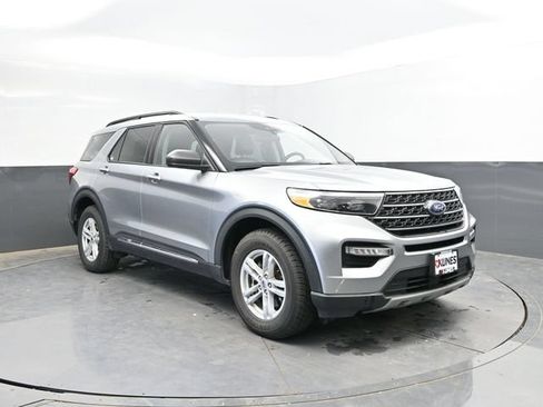 Used 2024 Ford Explorer XLT w/ Equipment Group 202A AWD/4WD image 5