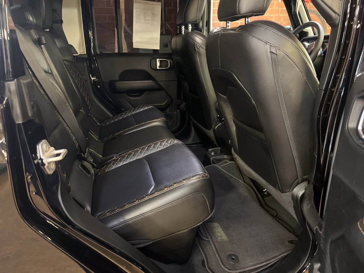 Used 2023 Jeep Gladiator Overland AWD/4WD image 18