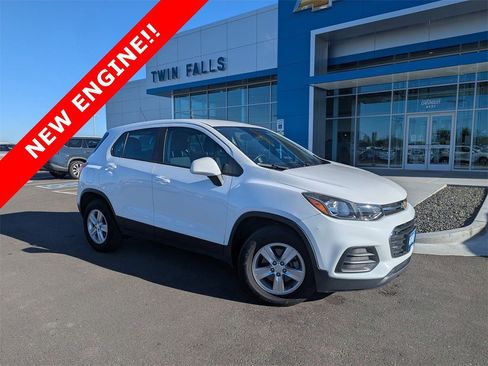 Used 2018 Chevrolet Trax LS AWD/4WD image 1