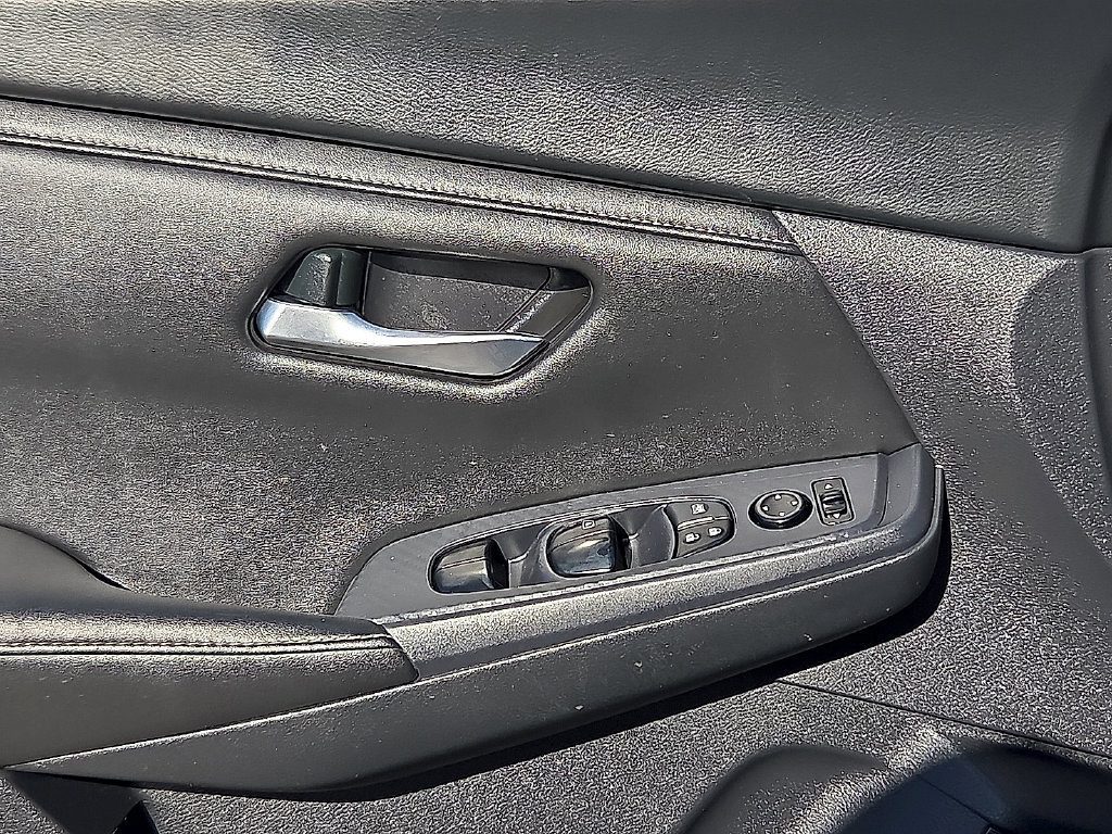 Used 2024 Nissan Sentra SV FWD image 14