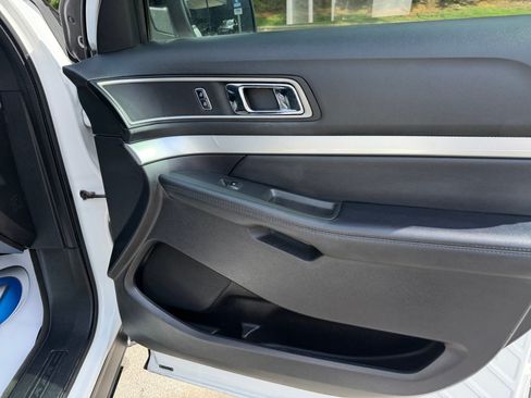 Used 2017 Ford Explorer XLT w/ Equipment Group 202A FWD image 35