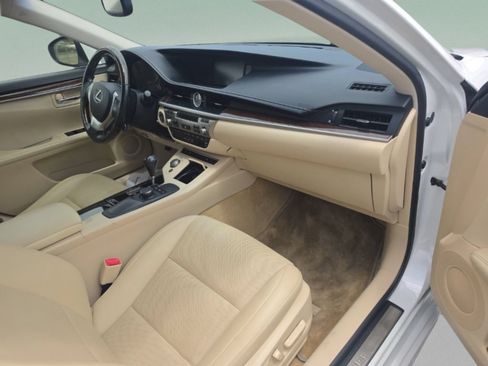 Used 2015 Lexus ES 350 w/ Premium Package FWD image 32