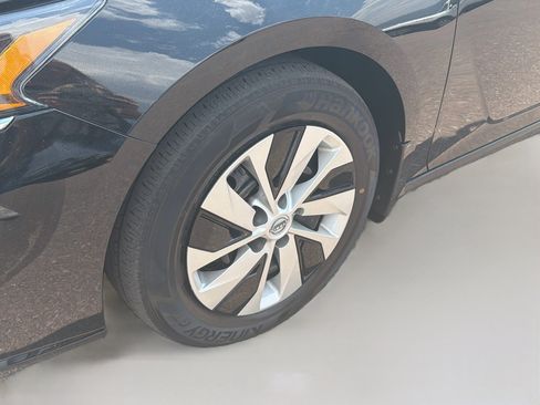 Used 2023 Nissan Altima 2.5 S FWD image 11
