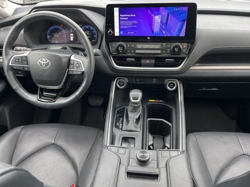 Used 2024 Toyota Grand Highlander Platinum image 24