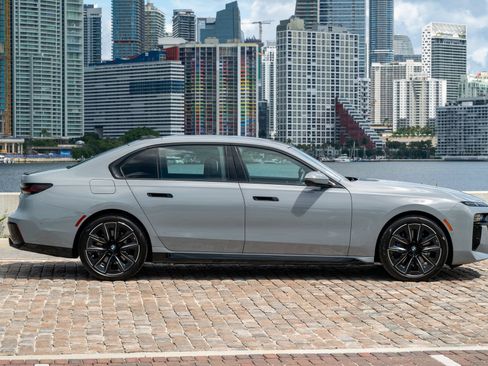 Used 2023 BMW 740i w/ Parking Assistance Package RWD image 13