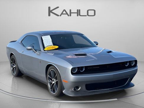 Used 2016 Dodge Challenger R/T Scat Pack w/ Leather Interior Group RWD image 6