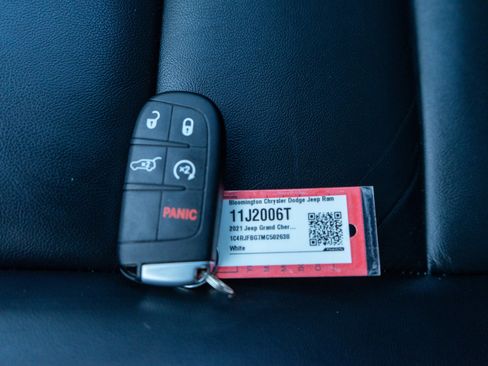 Used 2021 Jeep Grand Cherokee Limited w/ Trailer Tow Group IV image 30