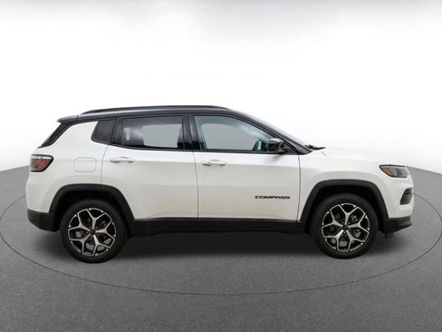 Used 2025 Jeep Compass Limited AWD/4WD image 10