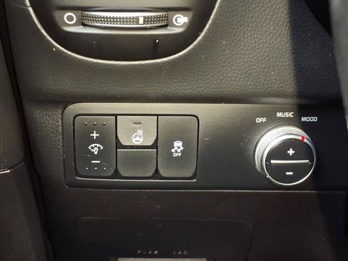 Used 2015 Kia Soul + w/ Primo Package FWD image 17