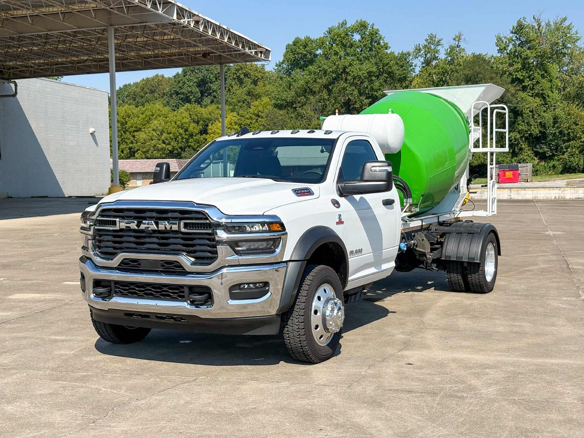 Used 2025 RAM 5500 4x4 Regular Cab image 3