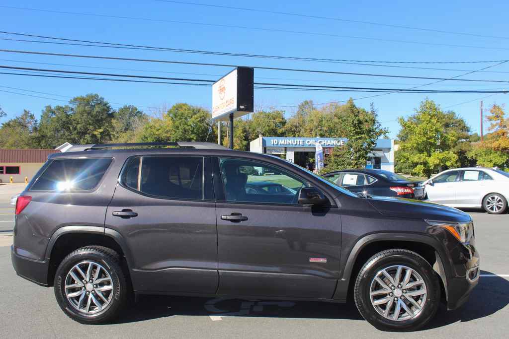 Used 2017 GMC Acadia SLE w/ Driver Alert Package I AWD/4WD image 4