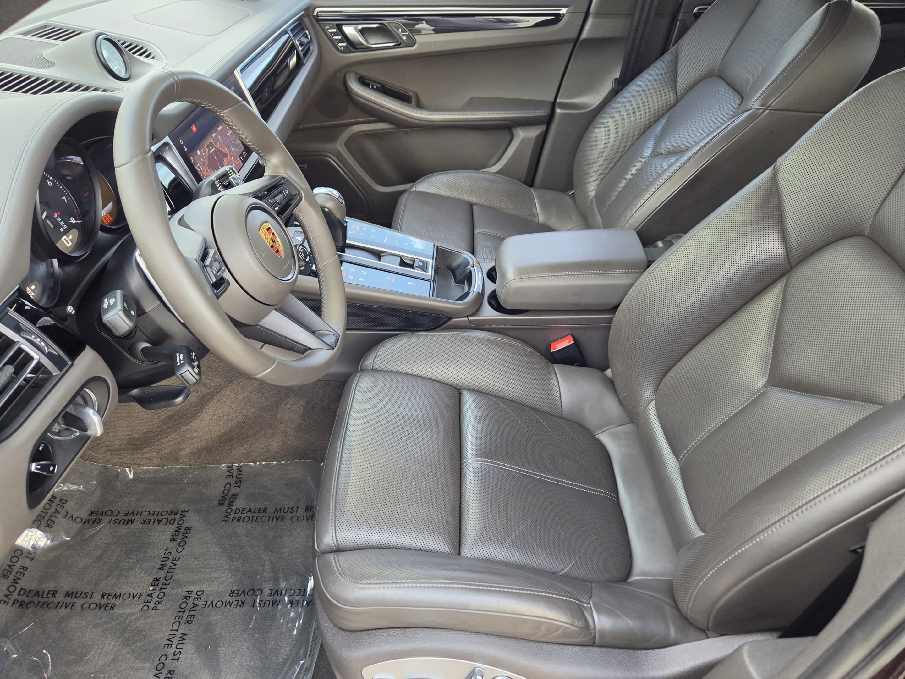 Used 2023 Porsche Macan Turbo AWD/4WD image 7