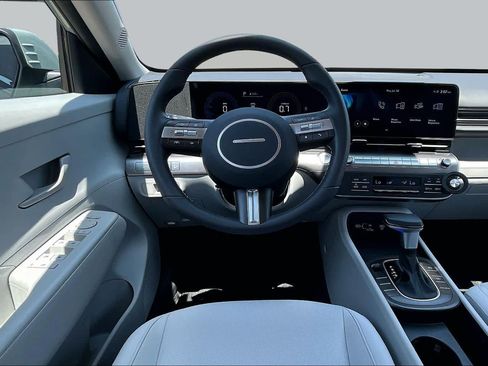 Used 2025 Hyundai Kona SEL FWD image 6