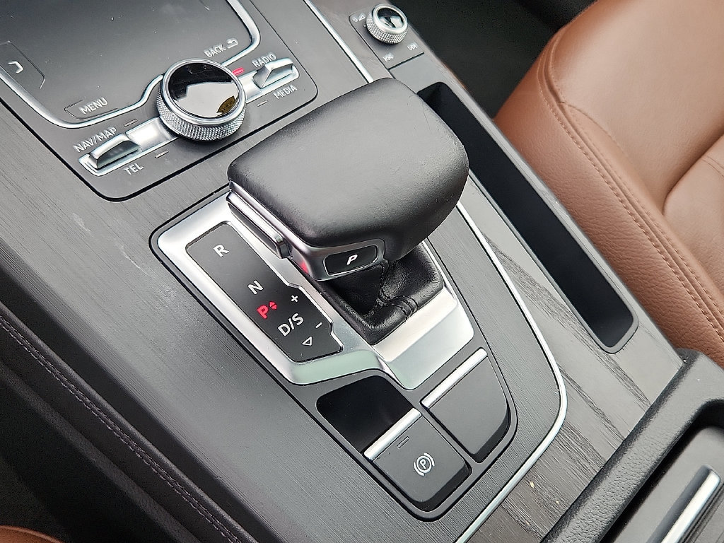 Used 2020 Audi Q5 Premium w/ Premium Plus Package AWD/4WD image 19