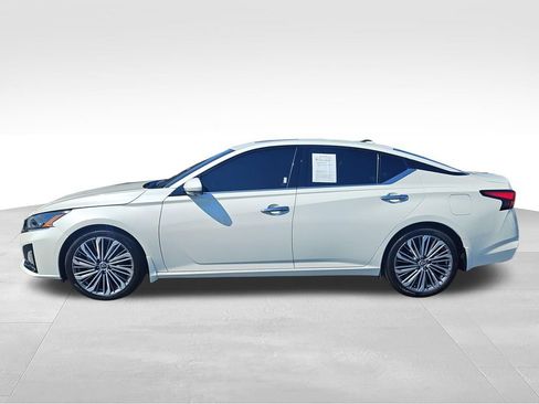 Used 2025 Nissan Altima 2.5 SL FWD image 2