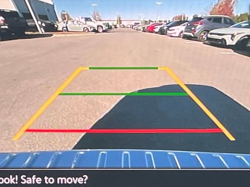 Used 2024 Volkswagen Tiguan SE image 33