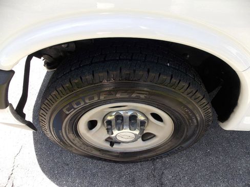 Used 2017 Chevrolet Express 3500 LT w/ LT Preferred Equipment Group image 21