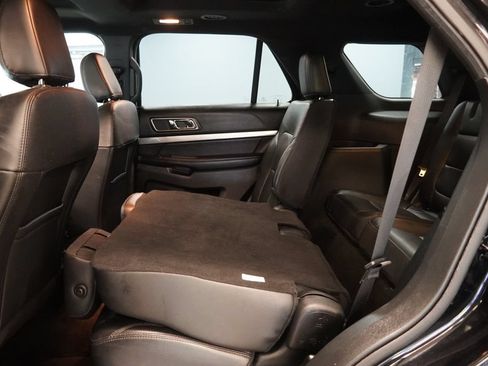 Used 2018 Ford Explorer XLT w/ Equipment Group 202A AWD/4WD image 26