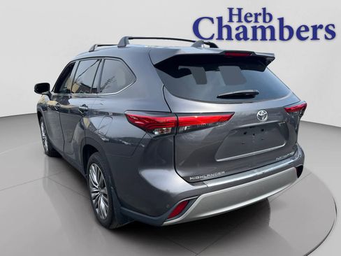 Used 2021 Toyota Highlander Platinum image 3