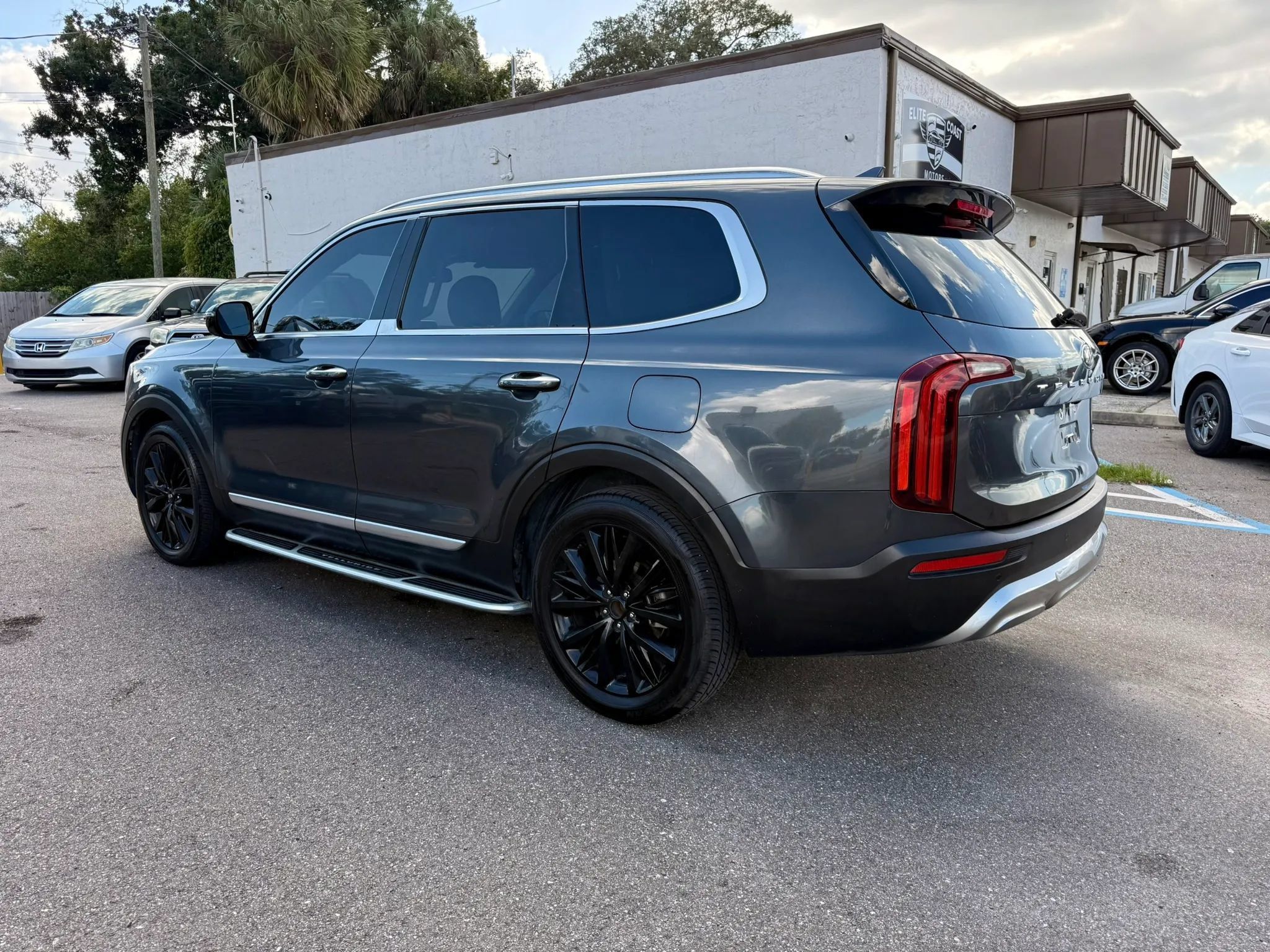 Used 2020 Kia Telluride SX FWD image 3