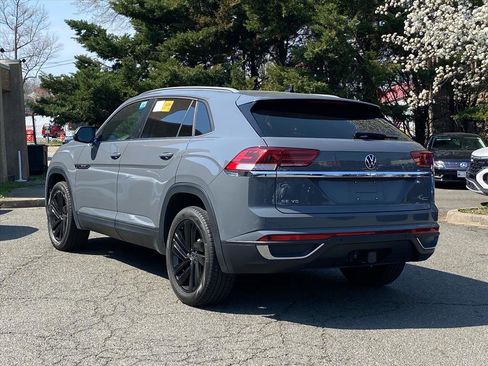 Used 2022 Volkswagen Atlas Cross Sport SE w/ Panoramic Sunroof Package image 4