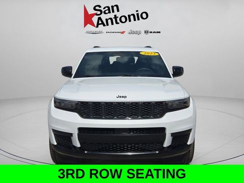 Used 2023 Jeep Grand Cherokee L Laredo image 3