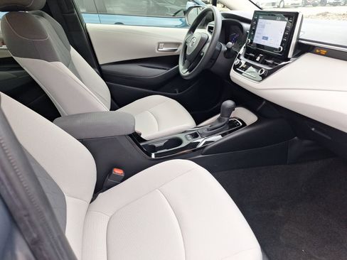 Used 2021 Toyota Corolla LE image 32