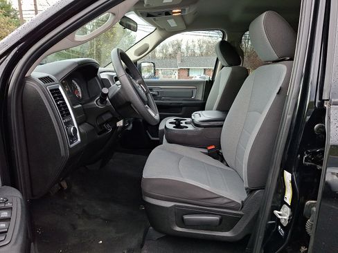 Used 2024 RAM 1500 Classic SLT AWD/4WD image 13