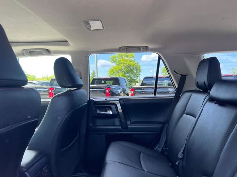 Used 2021 Toyota 4Runner TRD Off-Road Premium w/ Moonroof Package AWD/4WD image 29