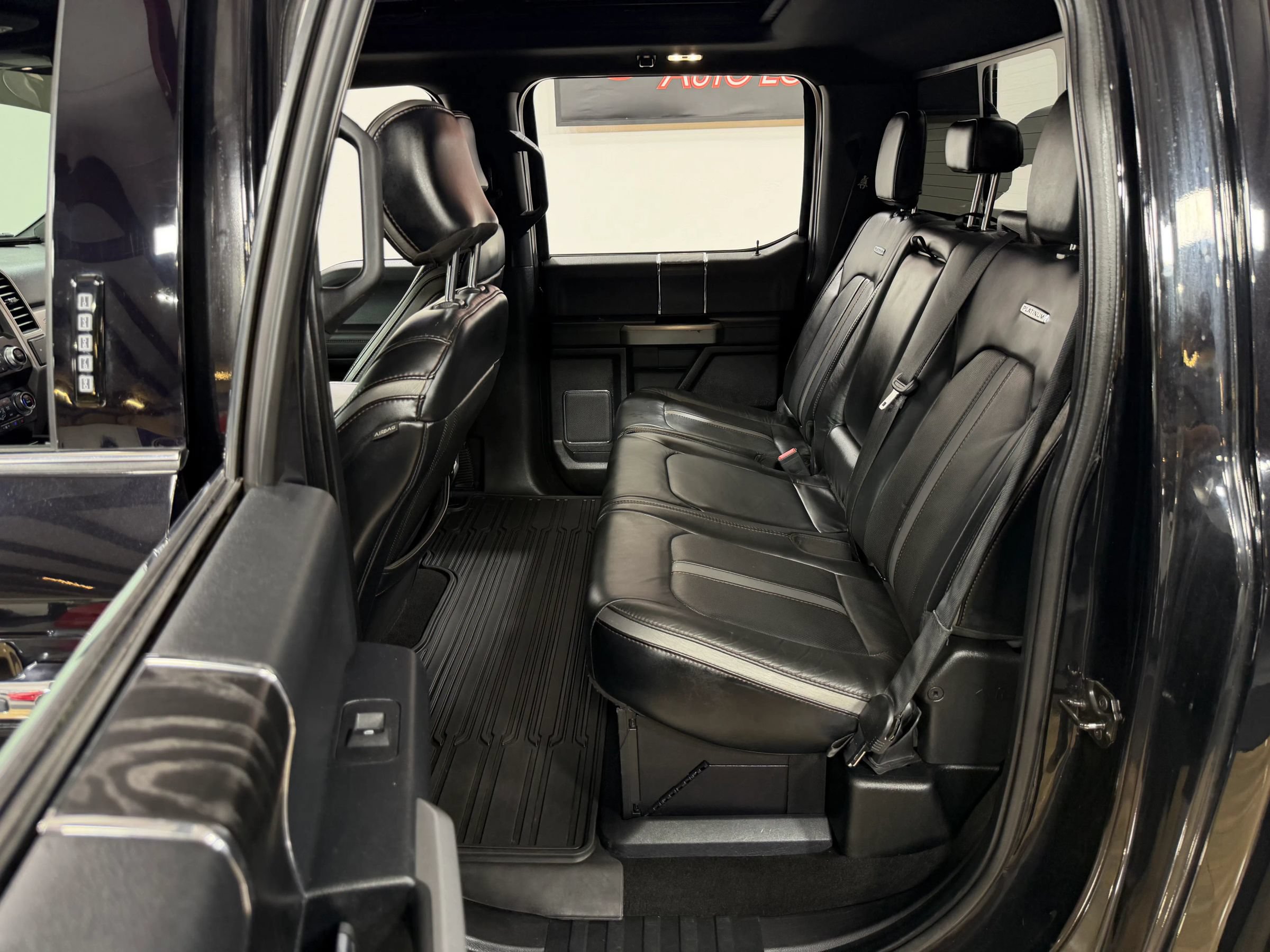 Used 2019 Ford F250 Platinum w/ Platinum Ultimate Package AWD/4WD image 15