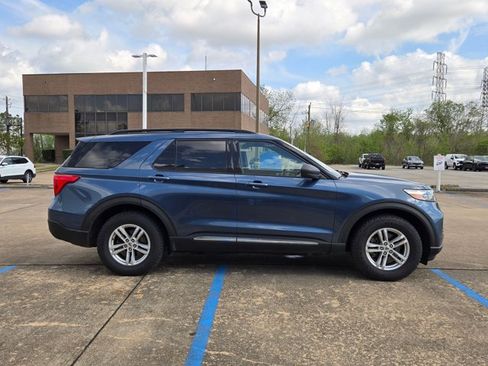 Used 2020 Ford Explorer XLT w/ Equipment Group 202A image 3