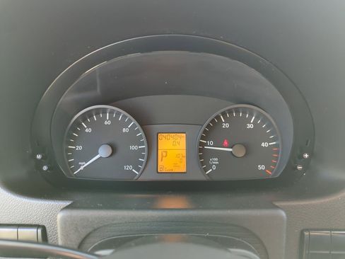 Used 2018 Mercedes-Benz Sprinter 2500 image 12