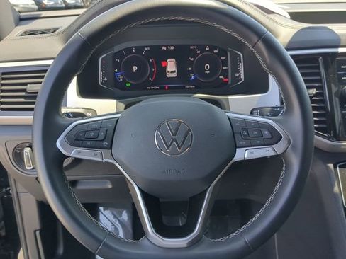 Used 2022 Volkswagen Atlas Cross Sport SE image 30