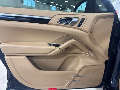 Used 2012 Porsche Cayenne S AWD/4WD image 8