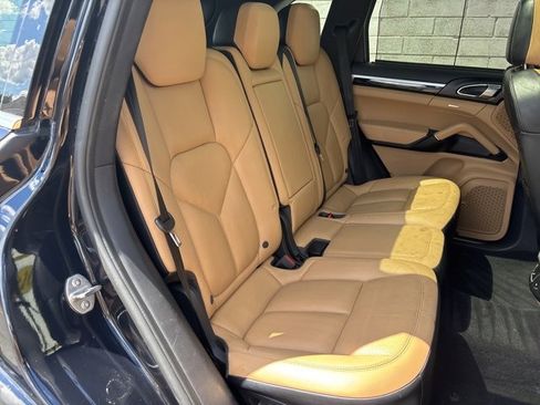 Used 2016 Porsche Cayenne S image 19