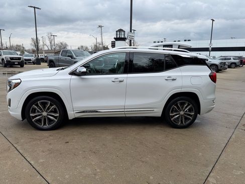 Used 2020 GMC Terrain Denali w/ Denali Premium Package FWD image 8