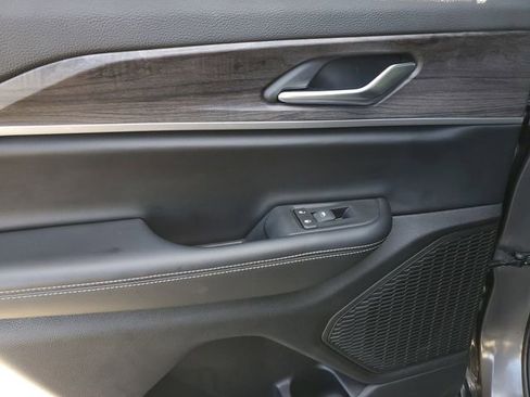 Certified 2025 Jeep Grand Cherokee Limited w/ Luxury Tech Group II image 18