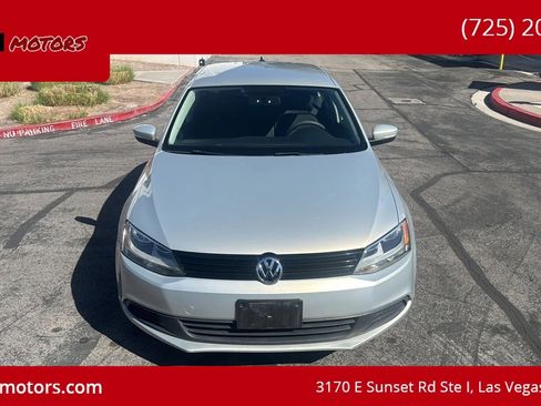 Used 2012 Volkswagen Jetta SE FWD image 3