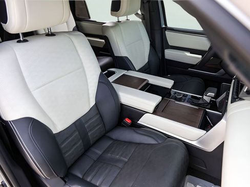 Used 2023 Toyota Sequoia Capstone AWD/4WD image 35