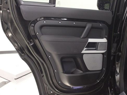 Certified 2023 Land Rover Defender 130 SE AWD/4WD image 38