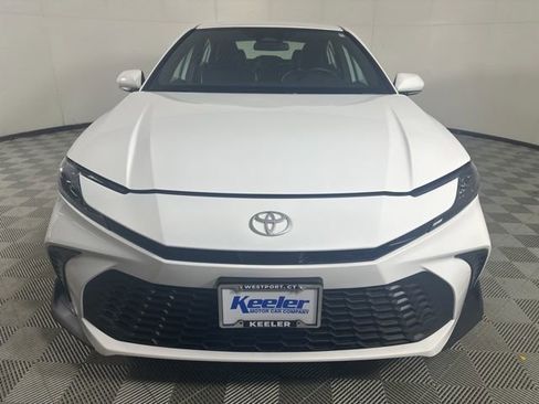 Used 2025 Toyota Camry SE FWD image 5