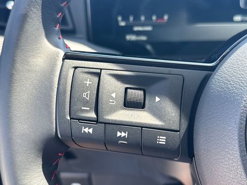 Certified 2025 Nissan Kicks SR image 32