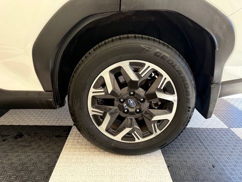 Used 2025 Subaru Forester Premium w/ Convenience Package #2 AWD/4WD image 10