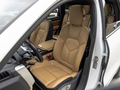 Used 2016 Porsche Cayenne AWD/4WD image 5
