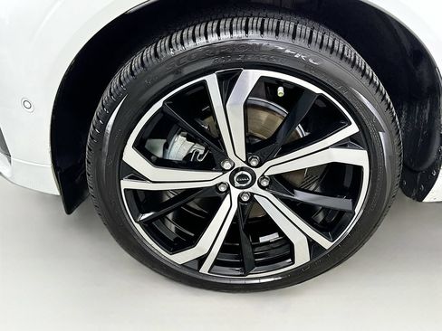 Used 2024 Volvo XC60 B5 Ultimate w/ Protection Package Premier AWD/4WD image 24